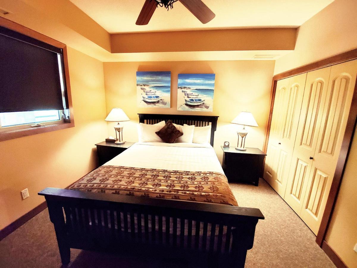 Cozystay Signature Lake Okanagan Resort Kelowna Ngoại thất bức ảnh