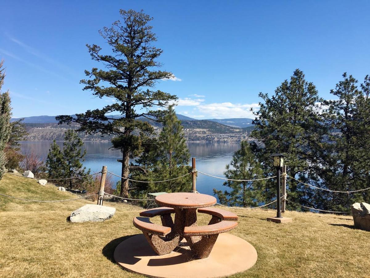 Cozystay Signature Lake Okanagan Resort Kelowna Ngoại thất bức ảnh