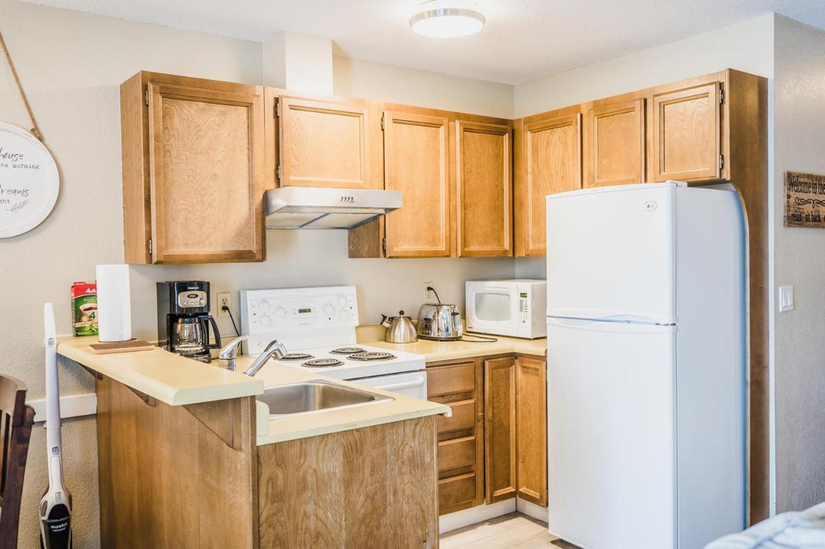 Cozystay Signature Lake Okanagan Resort Kelowna Ngoại thất bức ảnh