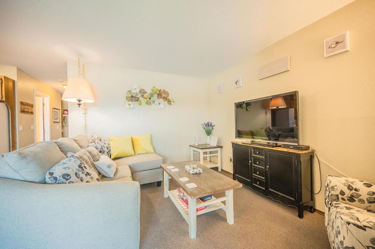 Cozystay Signature Lake Okanagan Resort Kelowna Ngoại thất bức ảnh
