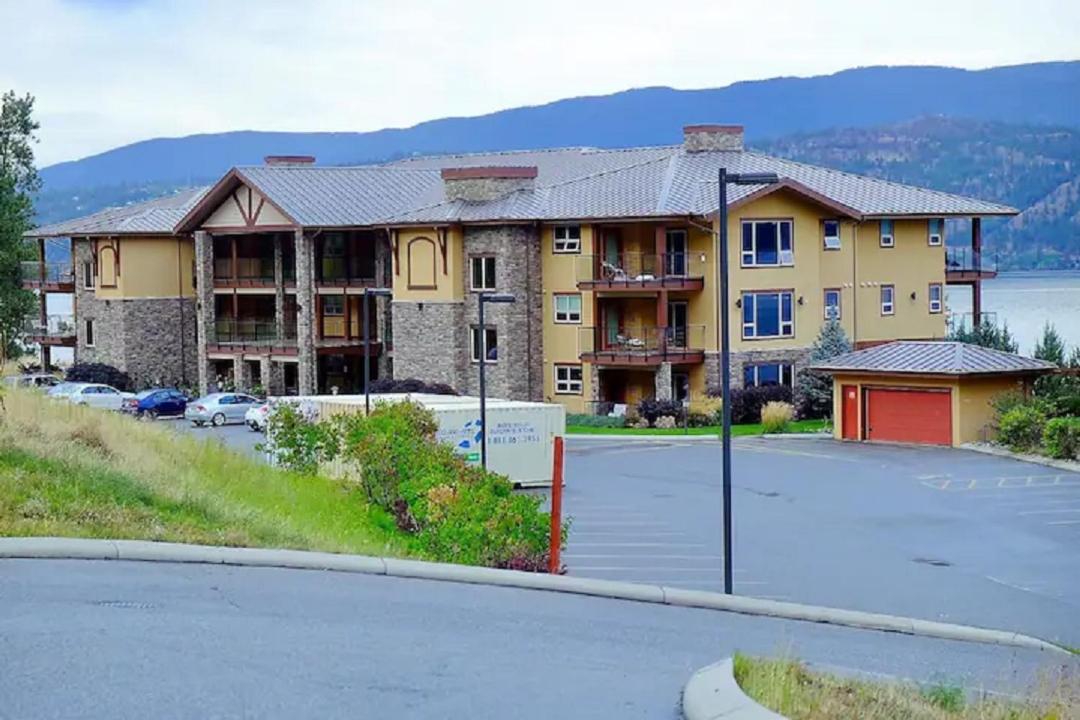 Cozystay Signature Lake Okanagan Resort Kelowna Ngoại thất bức ảnh