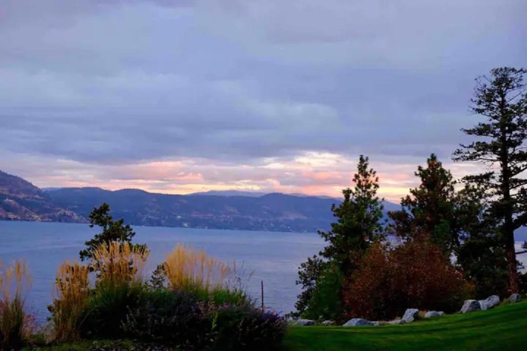 Cozystay Signature Lake Okanagan Resort Kelowna Ngoại thất bức ảnh