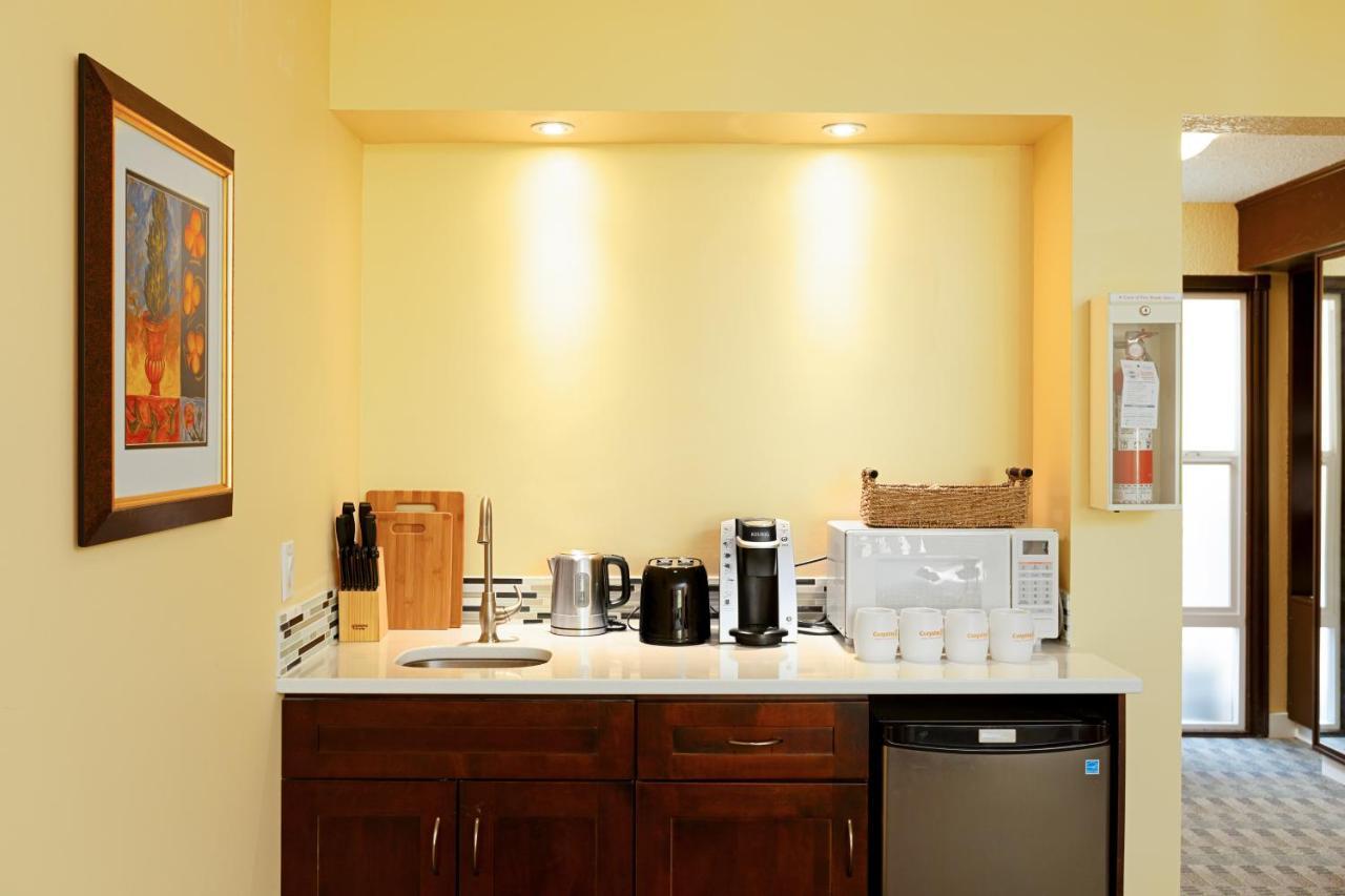 Cozystay Signature Lake Okanagan Resort Kelowna Ngoại thất bức ảnh